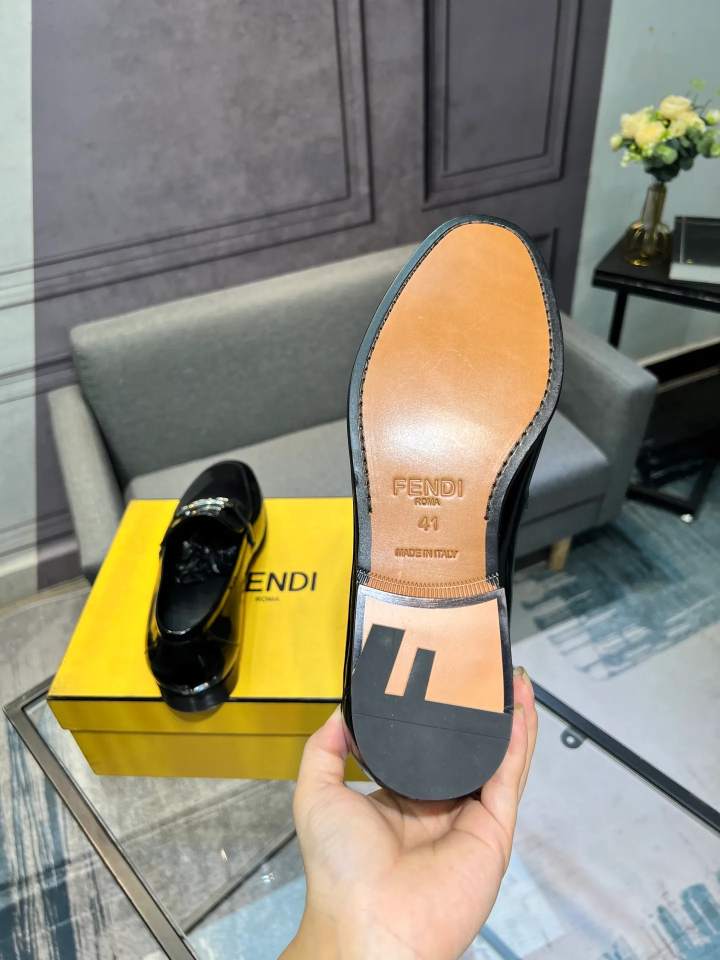 Men's shoes 💰940 [FENDI] Fendi men's business casual leather shoes imported brand cloth/calf leather/open edge beads/brand logo printing -Inner lining: comfortable cowhide lining -Outsole: genuine leather outsole with rubber backing embedded in the heel, perfect injection molding -Super high quality control·Fine workmanship: highlighted (high-end·luxury·grade) -Size: 39-44.38.45.46 Customized, non-returnable